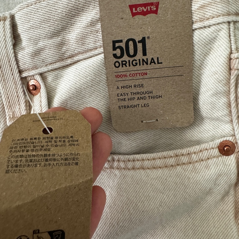 Levi's 501 26x32 light Tan Denim jeans - Picture 3 of 4